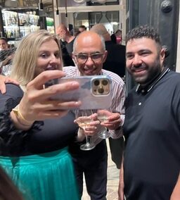 Melinda Carbajal and her husband taking a selfie with Antimo Caputo