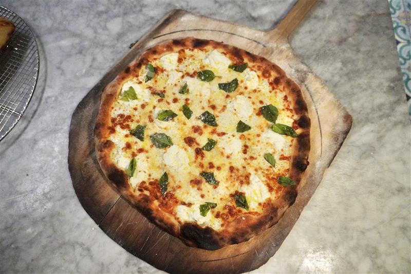 NY Style White Pizza 18”